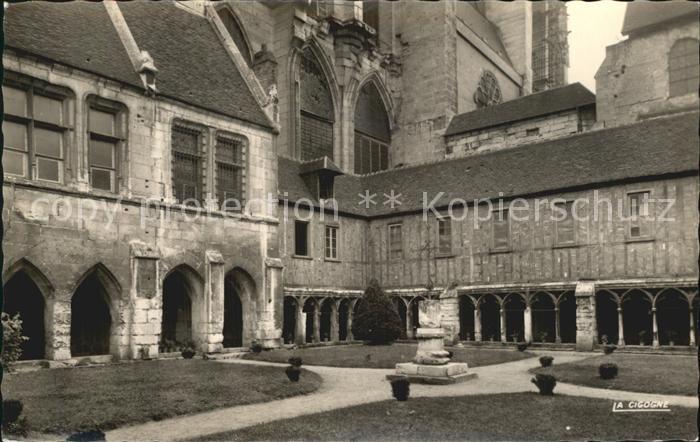 Beauvais 60 Interieur du Cloitre