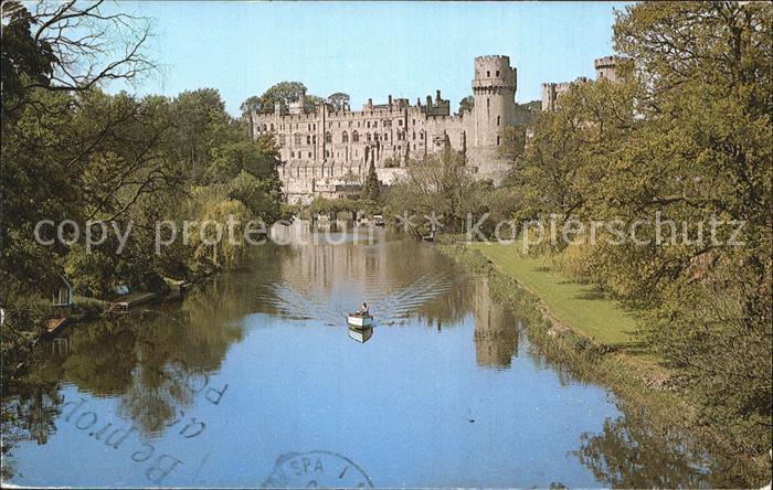 Warwick Castle vom Fluss Avon gesehen