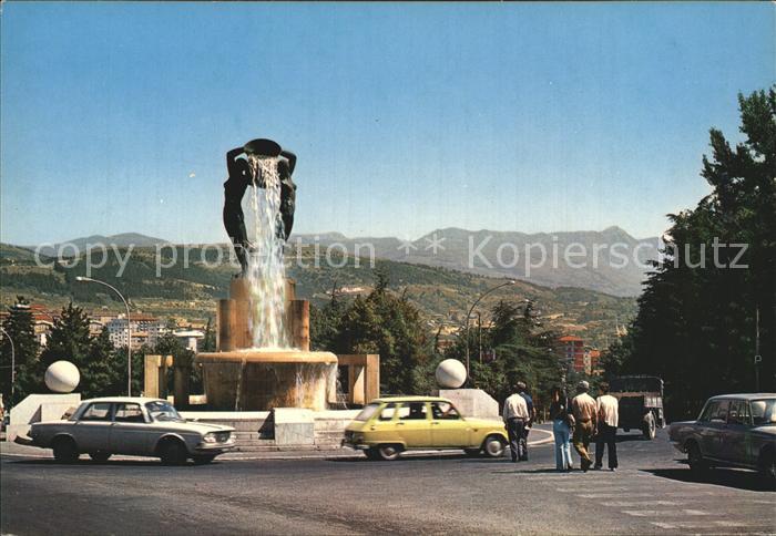 L Aquila Beleuchteter Brunnen