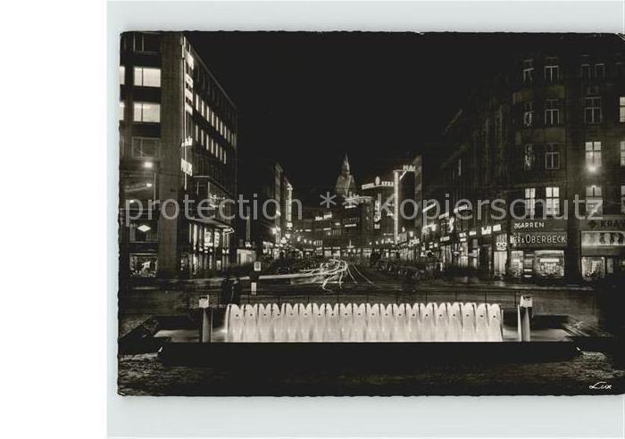 HANNOVER CITY Blick vom Hauptbahnhof in die Bahnhofstrasse Nachtaufnahme