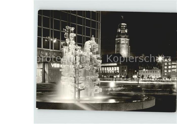 DRESDEN Elbe Glasbrunnen am Pirnaischen Platz Rathaus Nachtaufnahme