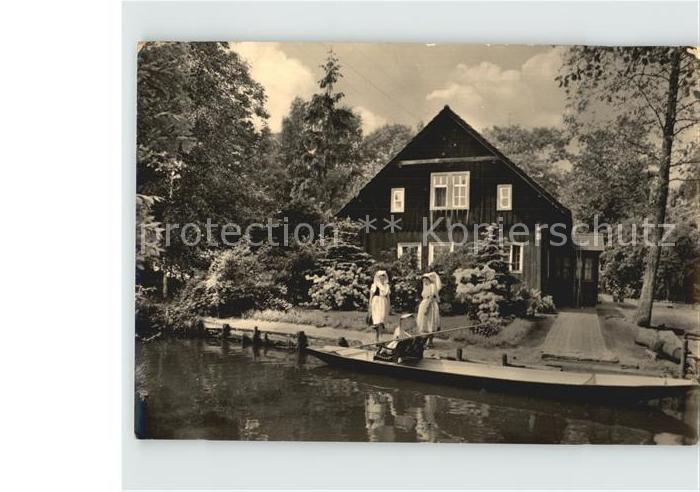 Spreewald Haus an der Wasserstrasse Kahn Trachten