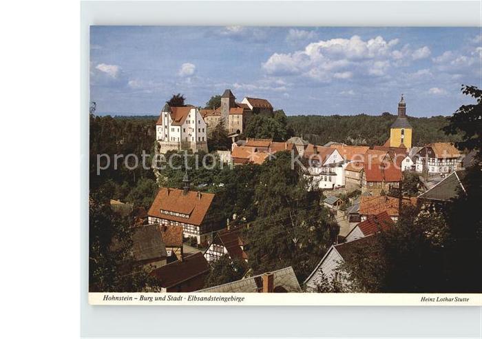Hohnstein Saechsische Schweiz Stadtbild mit Burg und Kirche Elbsandsteingebirge