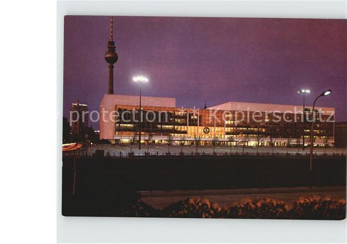 BERLIN  CITY Palast der Republik Hauptstadt der DDR Nachtaufnahme