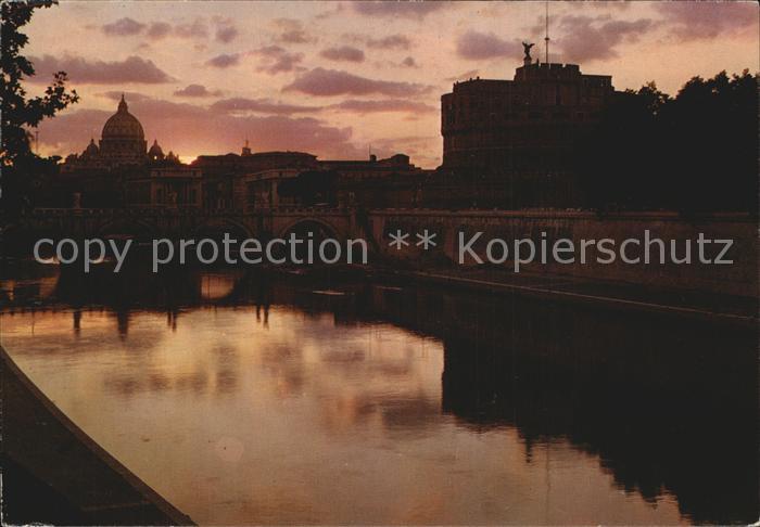 Roma Rom Bruecke und Engelsburg bei Nacht