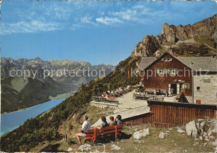 Pertisau Achensee Erfurter Huette mit Blick auf den See