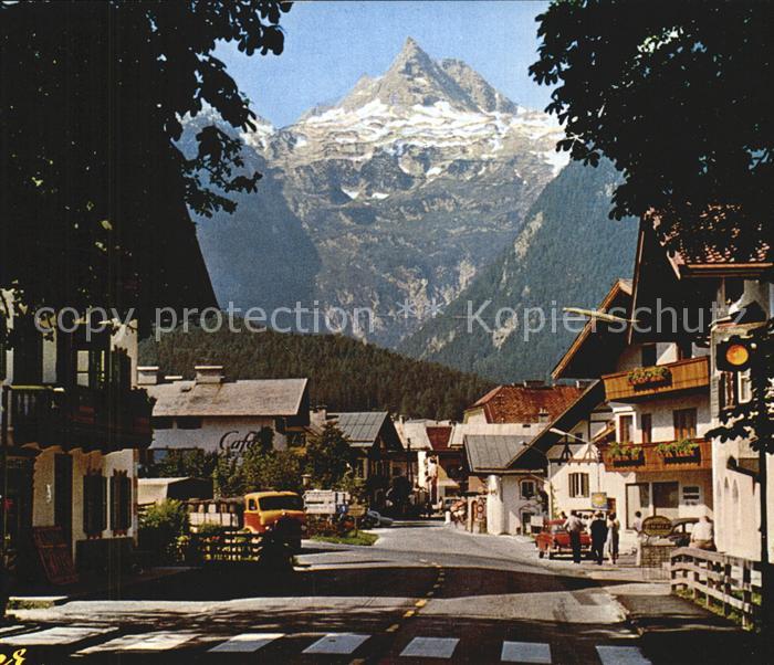 Lofer Haupstrasse mit Blick zum Reifhorn Loferer Steinberge