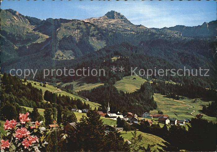 Sibratsgfaell Vorarlberg Panorama Ferienort mit Gottesackerwaende und Hoher Ifen