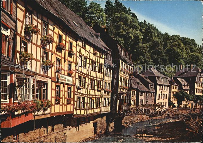 Monschau Montjoie NRW Eschbachstrasse Fachwerkhaeuser am Fluss Altstadt