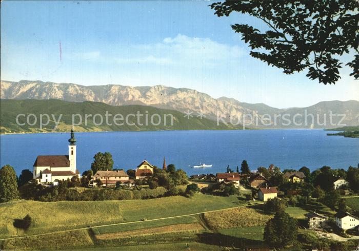 Attersee Ortsansicht mit Kirche Blick gegen Hoellengebirge