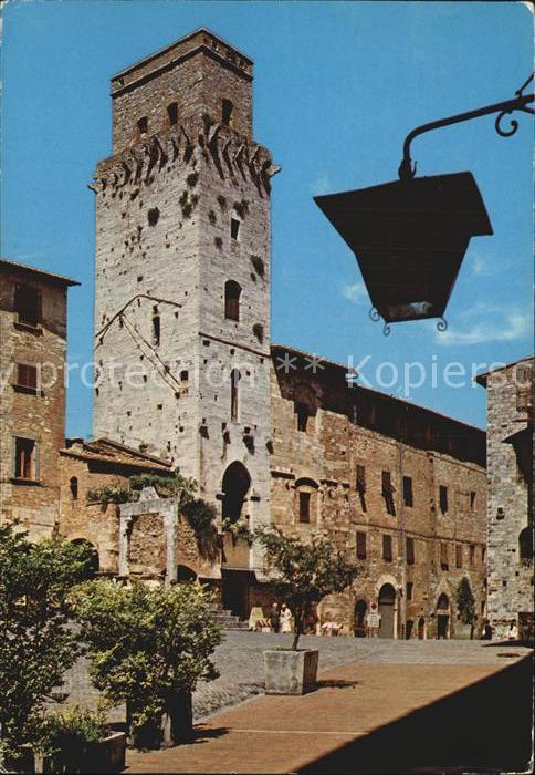 San Gimignano Piazza della Cisterna