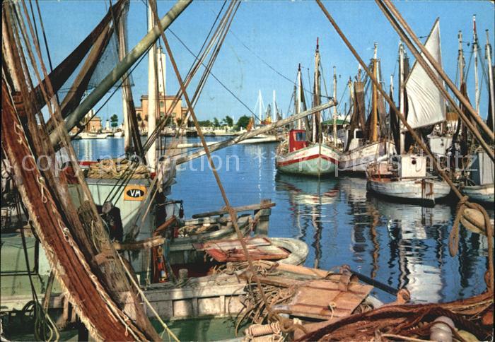 Marina di Ravenna Fischerboote im Hafen