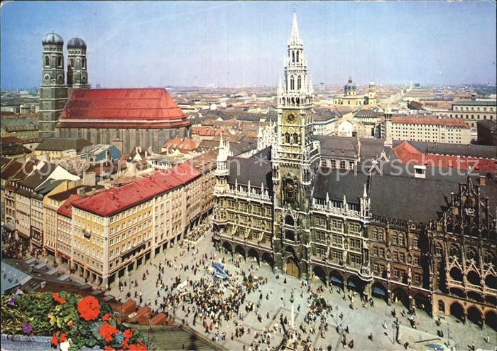 Muenchen Bayern Fliegeraufnahme Marienplatz und FRauenkirche