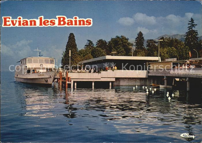 Evian-les-Bains Haute Savoie Bateau au port