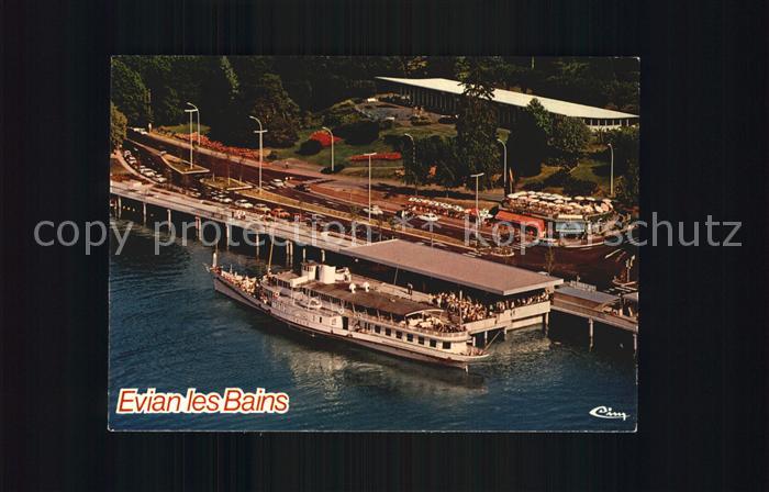 Evian-les-Bains Haute Savoie Ville fleurie Bateau au port