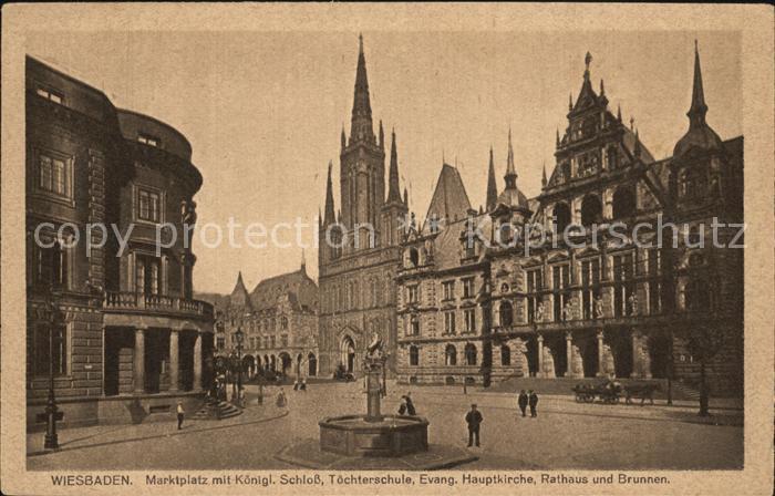 Wiesbaden Marktplatz mit Schloss Toechterschule