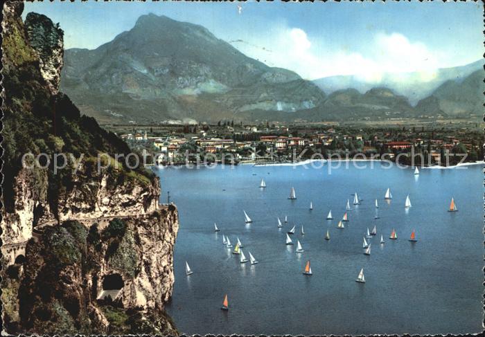 Riva del Garda Felsen am See