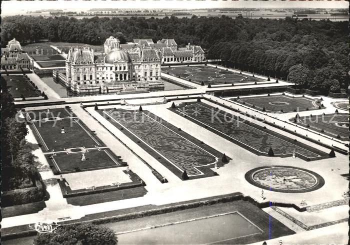 Vicomte-sur-Rance La Chateau et les Jardins