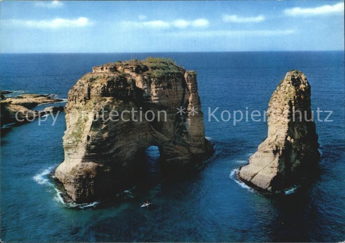 Beirut Pigeons Grotto Felsen im Meer