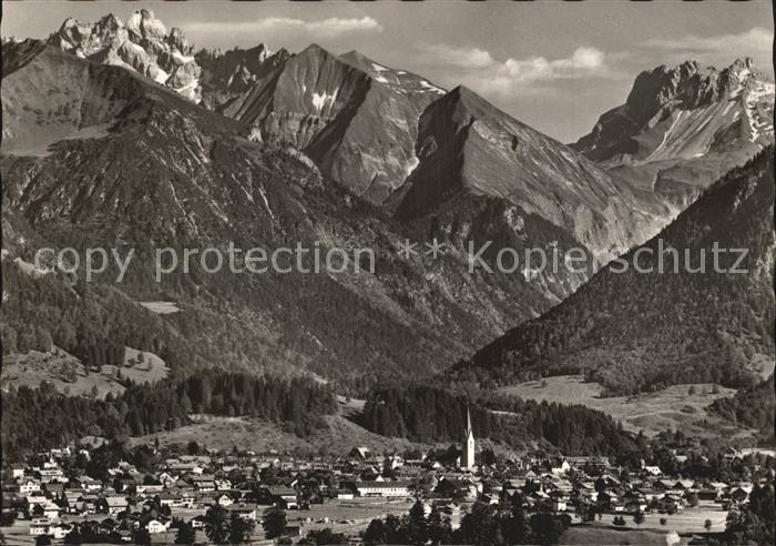 Oberstdorf mit Krottenspitzen Fuerschiesser und Kratzer