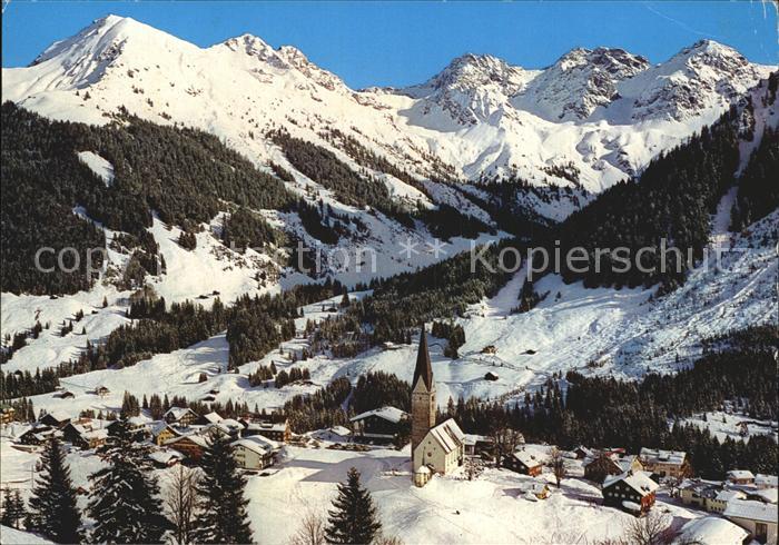 Mittelberg Kleinwalsertal mit Kuhgehrenspitze Hammerspitze Schafalpkoepfe