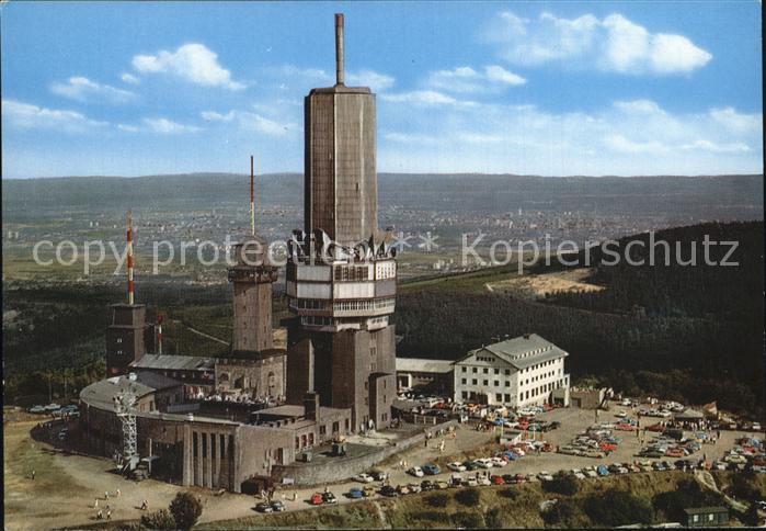 Grosser Feldberg Taunus mit Fernseh UKW und Fernmeldeturm Fliegeraufnahme