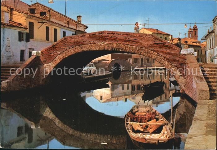 Comacchio Ponte San Pietro e Ponte dei Sisti Bruecken Wasserspiegelung