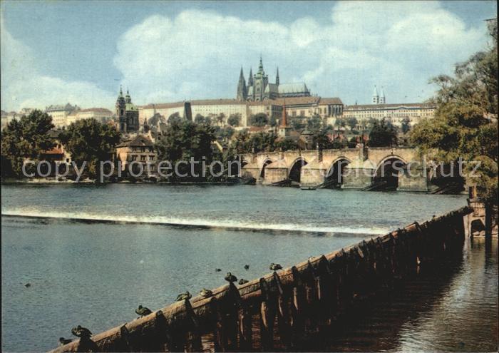 Praha Prahy Prague Hradcany a Karlov most Prager Burg Karlsbruecke