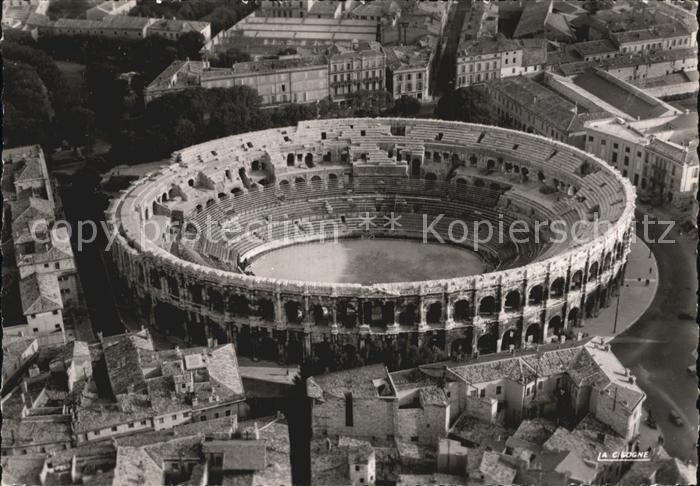 Nimes Les Arenes vue aerienne