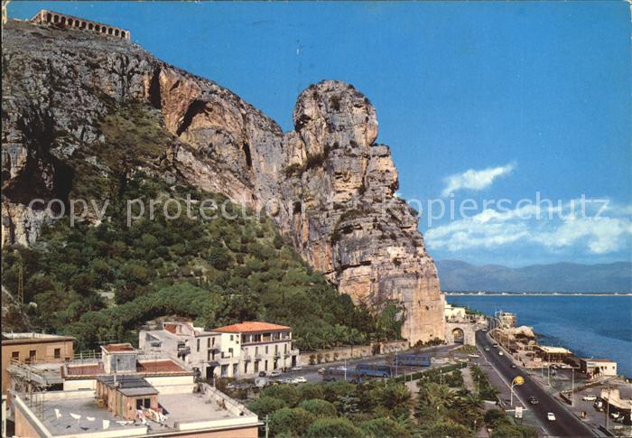 Terracina Monte Giove e Pisco Montano Uferstrasse Felsen