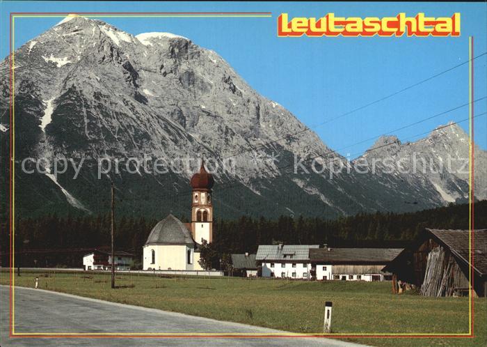 Leutasch Kirchplatz mit Hohe Munde