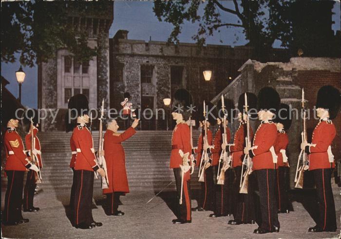 Leibgarde Wache Tower of London Ceremony of the Keys