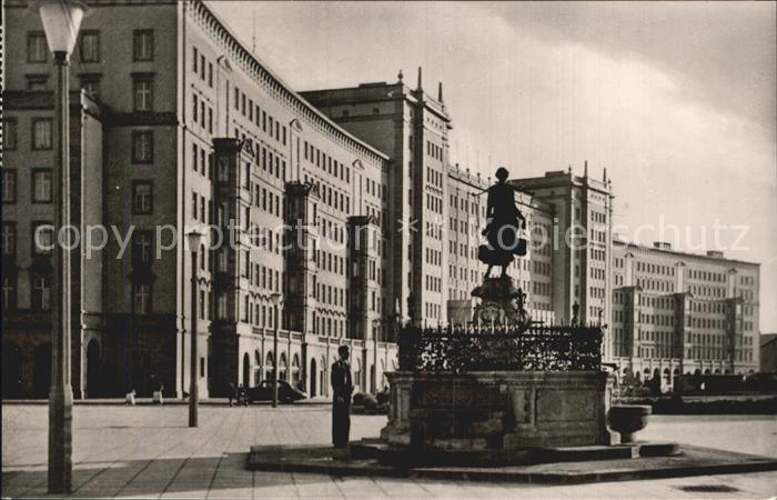 LEIPZIG Sachsen Neubauten am Rossplatz mit Maegdebrunnen