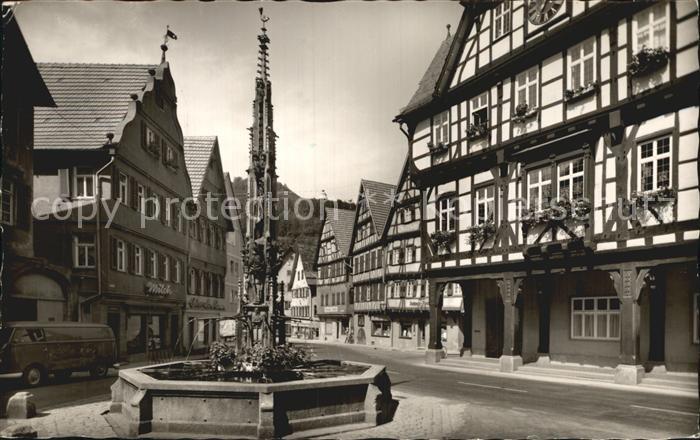 Urach Schwarzwald Rathaus mit Marktbrunnen