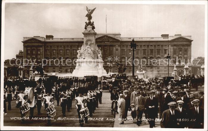 London Victoria Memorial Buckingham Palace and Guards