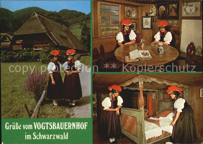Gutach Schwarzwald Vogtsbauernhof Gaststube Zimmer Landestrachten