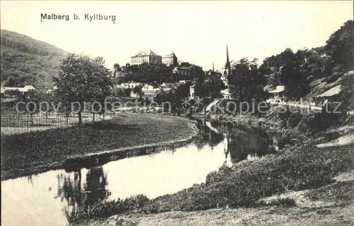 Malberg Eifel Partie am Fluss Blick zum Schloss