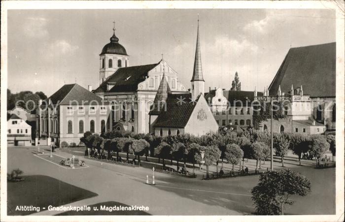 Altoetting Gnadenkapelle und Magdalenakirche