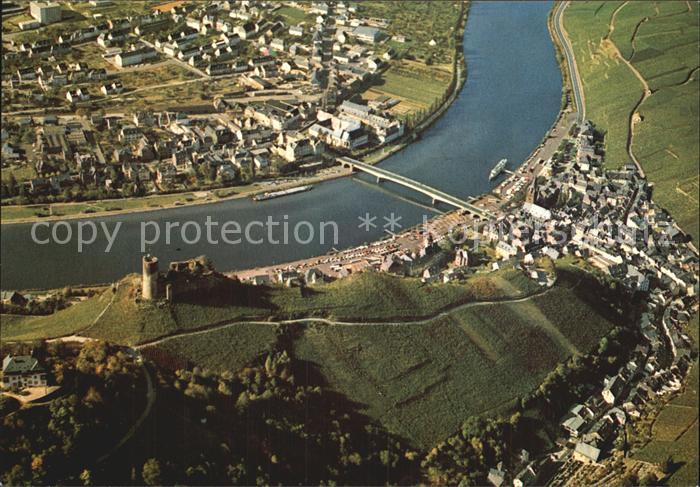BERNKASTEL-KUES Berncastel Rheinland-Pfalz mit Jugendherberge und Burgruine Land