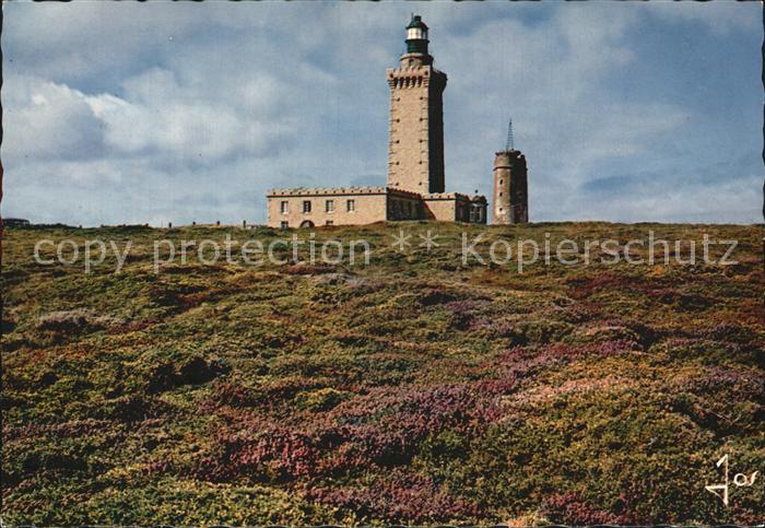 Cap Frehel Cotes d Armor Bretagne Le Phare sur la lande fleurie Leuchttur