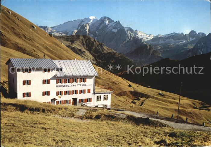 Rifugio Piccolo Valentini Dolomiti de Fassa Gruppo Sella veduta con la Marmolada