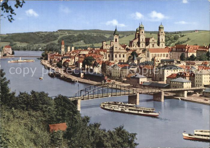 PAssAU Bayern Dreifluessestadt Blick ueber die Donau auf Altstadt