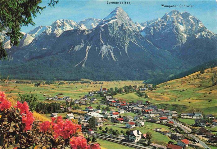 Lermoos Tirol AT Panorama gegen Sonnenspitze und Wampeter-Schrofen Sommerfrische