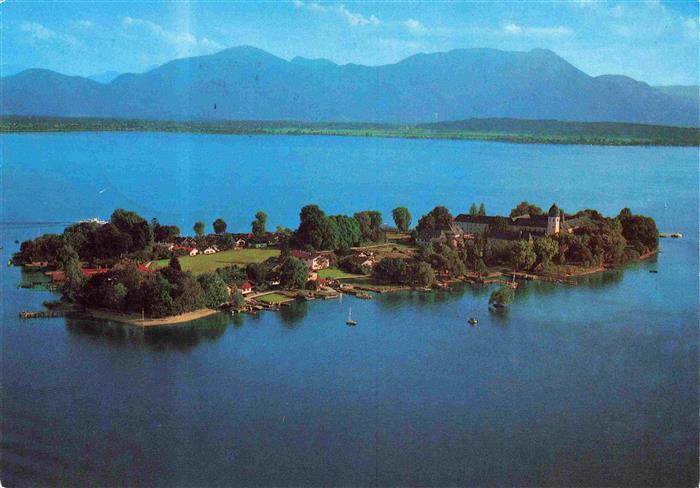 Chiemsee Bayern mit Fraueninsel Blick gegen Hochfelln und Hochgern Chiemgauer Al