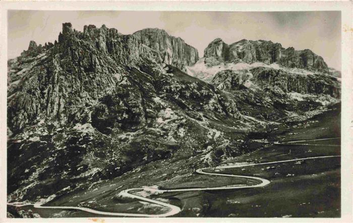 Pordoi Passo Pordoipass 2239m Canazei Trento IT Gebirgspass Dolomiten