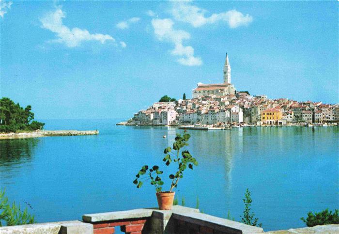 Rovinj Rovigno Istrien Croatia Blick ueber die Bucht