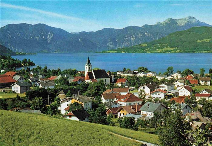 Weyregg Attersee Oberoesterreich AT Panorama mit Schafberg