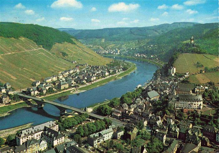 Cochem Kochem Mosel Blick vom Pinnerkreuz auf Burg und Stadt