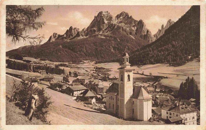 Sexten Sesto Suedtirol IT Panorama Kirche Blick gegen das Fischleintal mit Elfer
