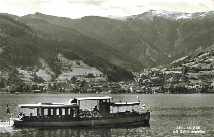 Zell See AT Panorama Blick ueber den See Fahrgastschiff Blick zur Schmittenhoehe